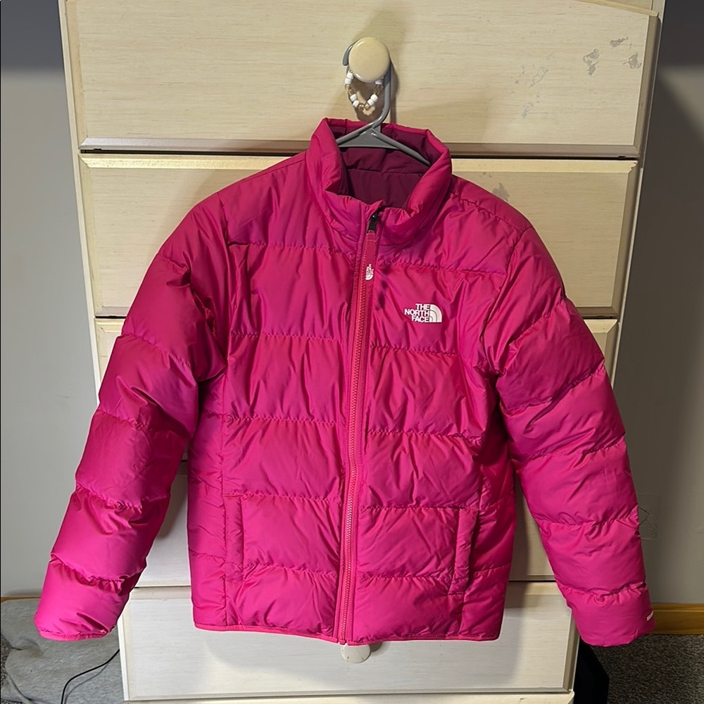 Youth Reversible North Face 550 jacket. Super warm and comfy. Youth Large